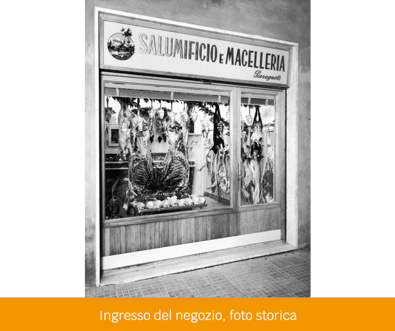 Pieragnoli - Ingresso del negozio, foto storica
