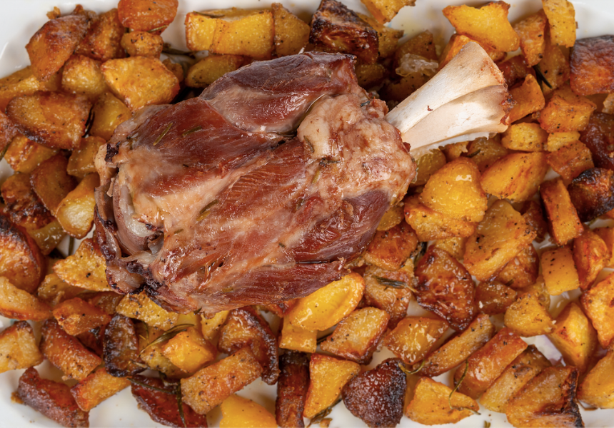 Stinco di maiale al forno con patate Stinco di maiale al forno con patate