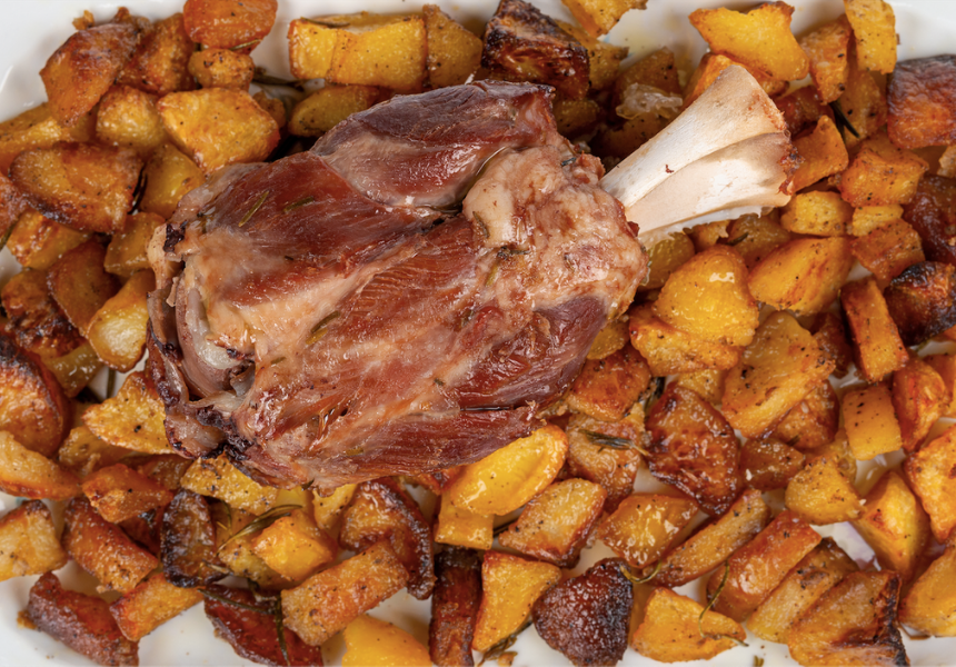 Stinco di maiale al forno con patate