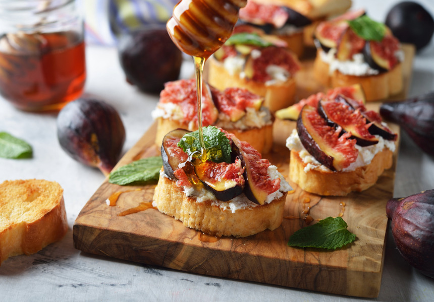 Crostini con ricotta, fichi e miele